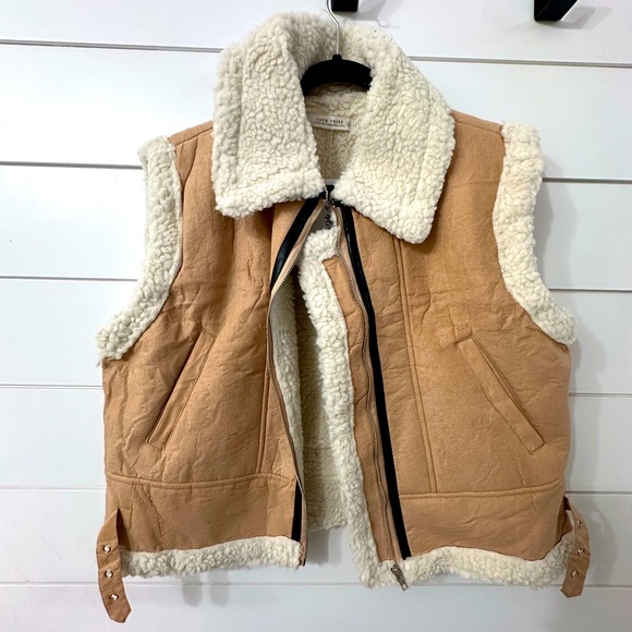 NWT. Lrg. 12th Tribe Sherpa Vest - Picture 2 of 9